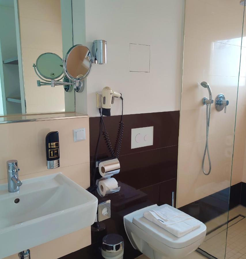 Strandhotel Dranske Ngoại thất bức ảnh